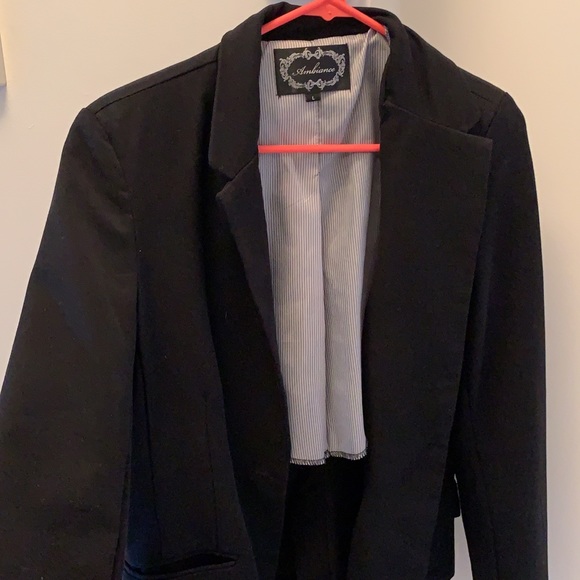 Blazer - Picture 2 of 4